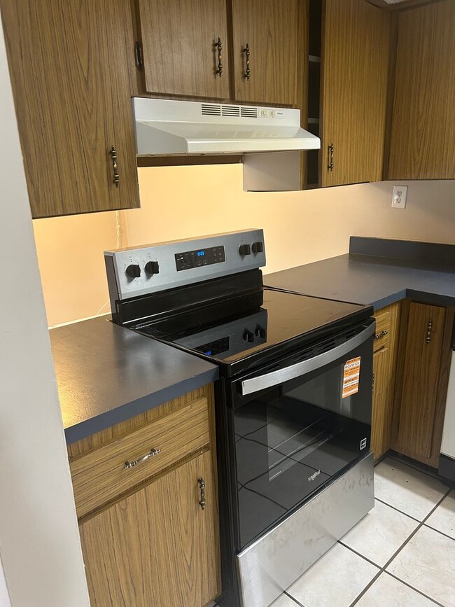 Photo - Gated Community First Floor 1/1.5 Apartmen... Unit 2