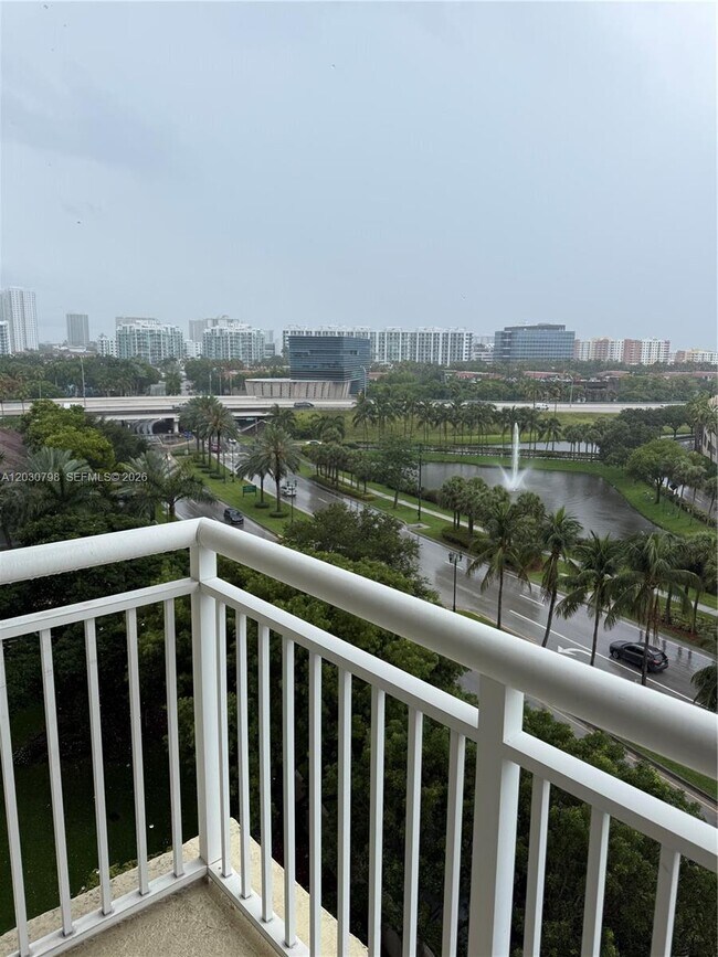 Photo - 19501 W Country Club Dr Unidad 809