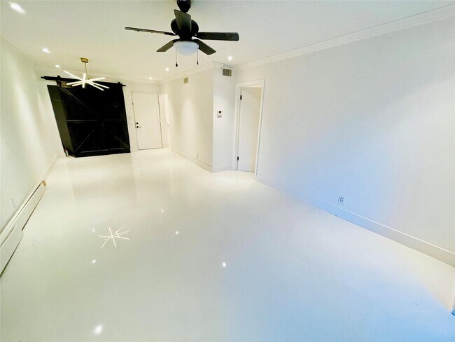 Photo - 3125 Oakland Shores Dr Unit B203