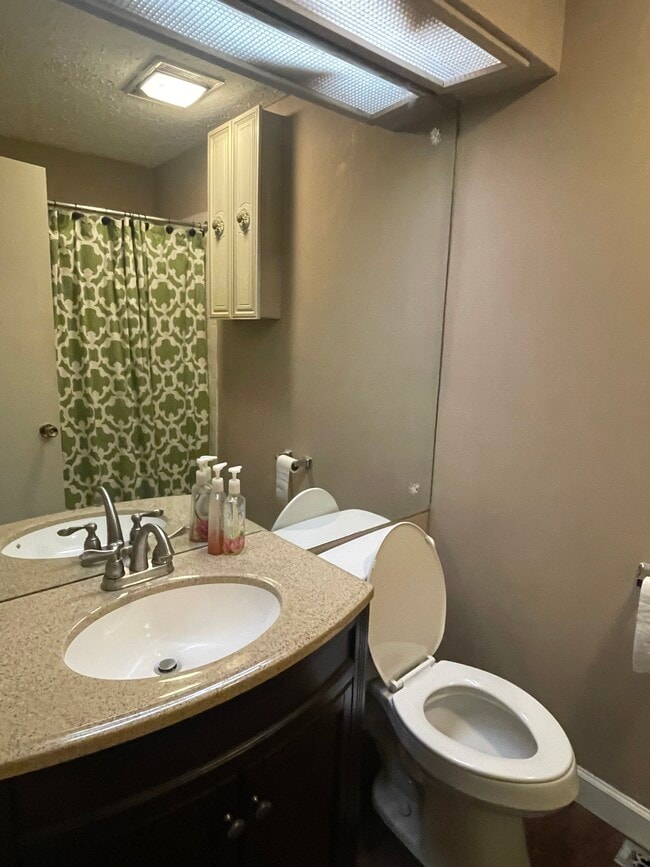 Building Photo - 283 Alpine Dr