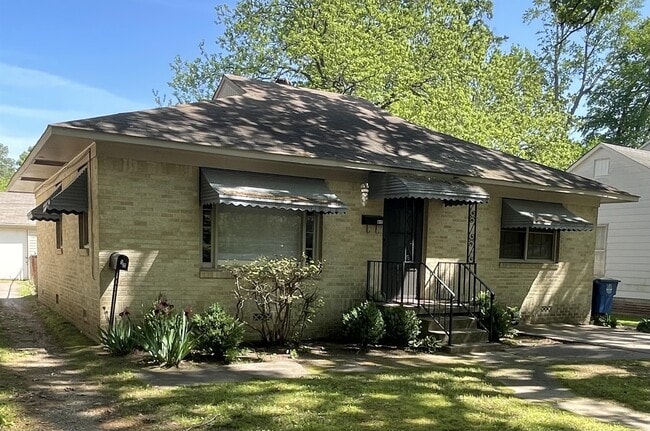 Building Photo - 415 W G Ave Rental