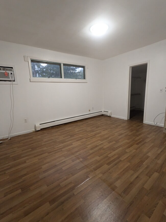 Photo - 1073 Glen Wild Rd