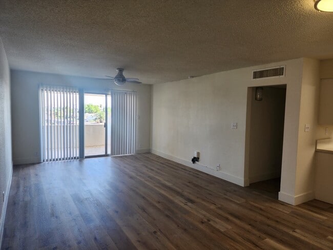 Photo - Courtyard 525 Apartments