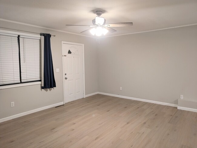 Photo - 200 E Jean St