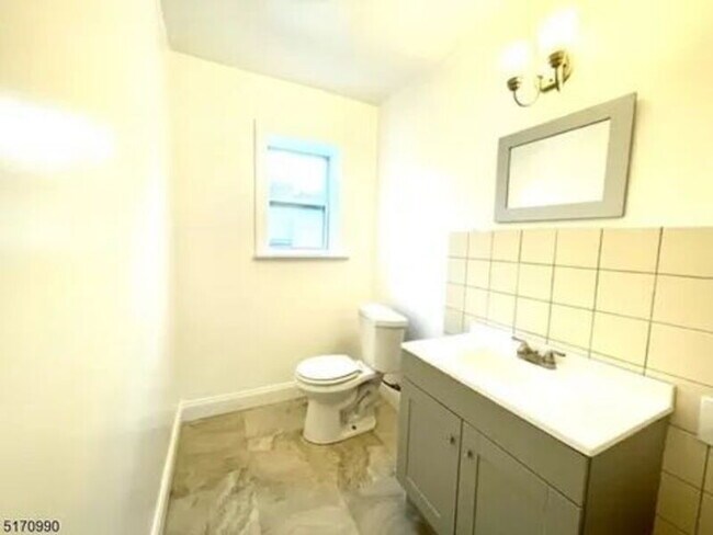 Photo - 487 Walker Ave Unidad Rm 2