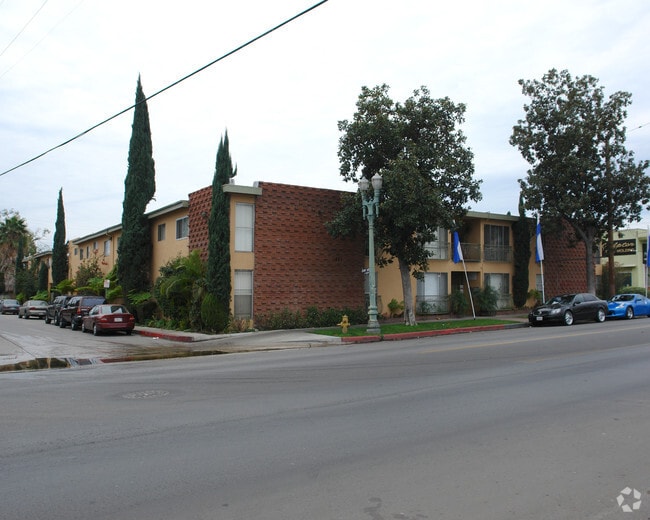 10736 Magnolia Blvd