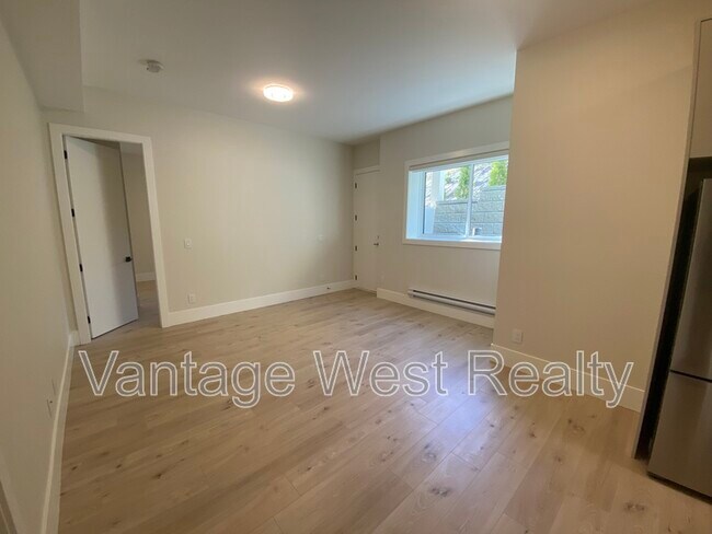 Photo - 830 Westview Way