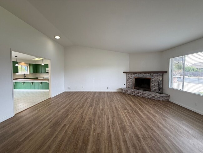 Photo - Pioneer Village- Large Single Story Home Near Marian Hospital/101 Frwy
