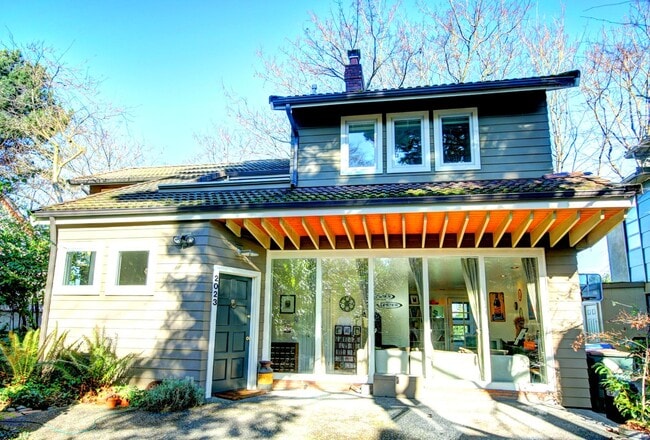 Building Photo - 3Bd/2Ba Montlake Home