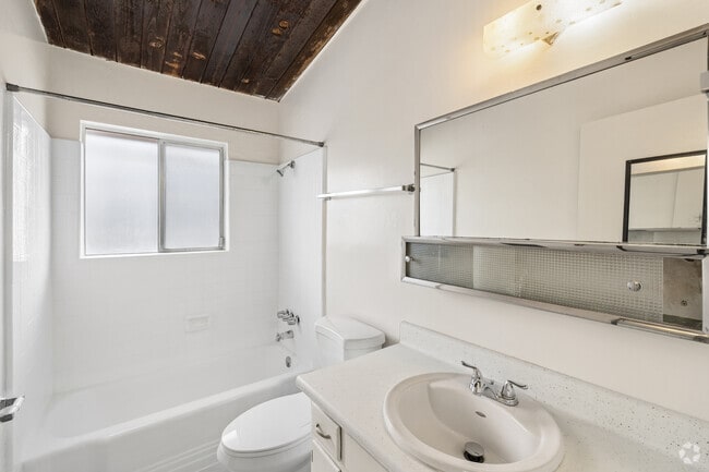 Studio - 448SF - Bathroom