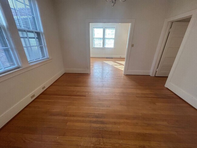 Photo - 3205 Michigan St