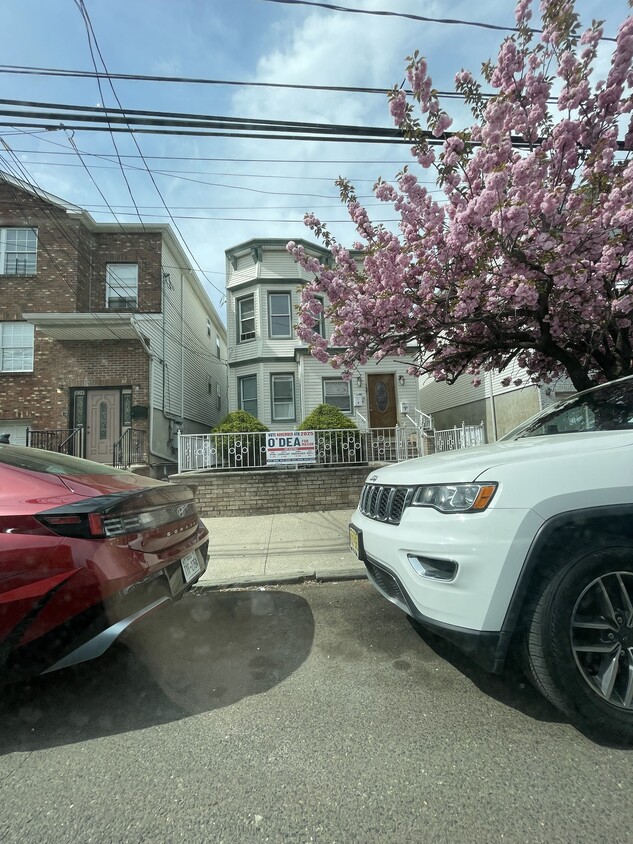 Photo - 137 Bostwick Ave (Jersey City, NJ)