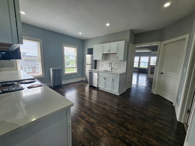 Photo - 139 Providence St Apartment Unit 3