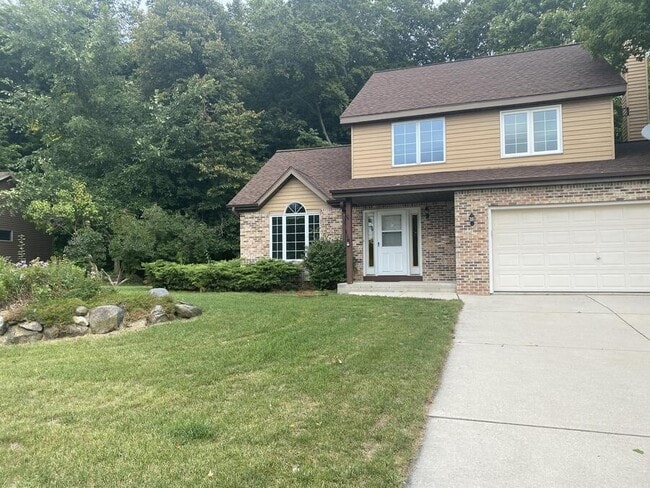 Photo - 636 W Briarknoll Ct