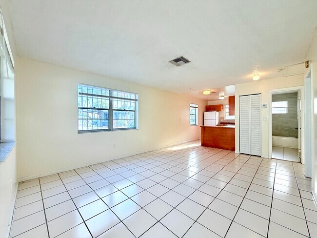 Photo - 800 NE 14th St