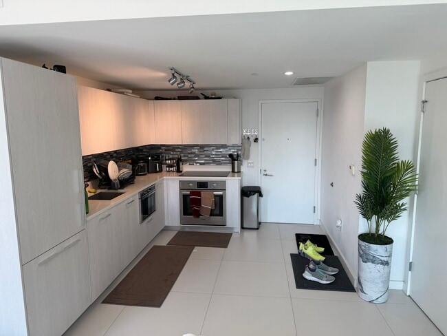 Building Photo - 501 NE 31st St Unit 1209