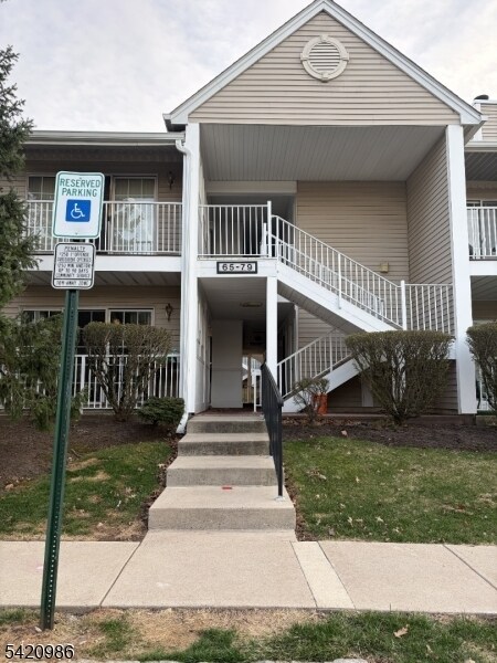 Photo - 69 Amberly Ct