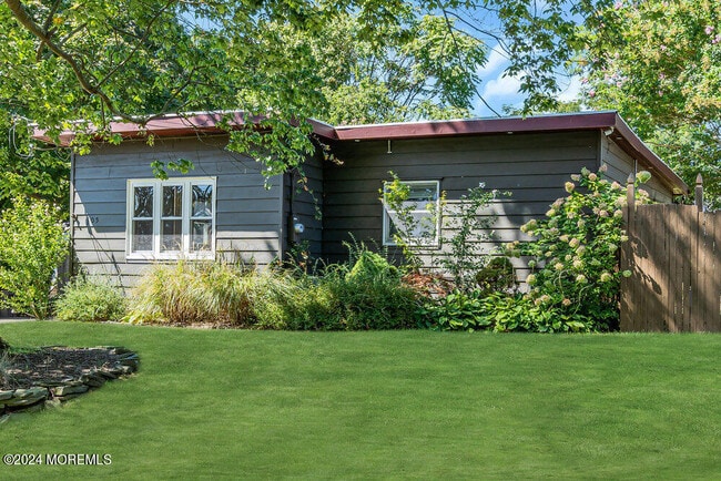 Building Photo - 105 Longfellow Ave