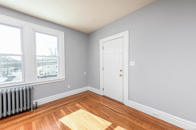 Photo - 1005 Whalley Ave Unit 2