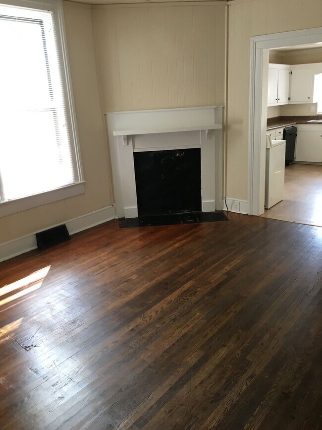 Photo - Three Bedroom Pre-Leasing- Carr St.