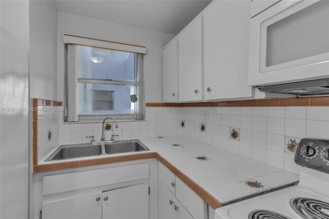 Photo - 210 Fontainebleau Blvd Unidad 210