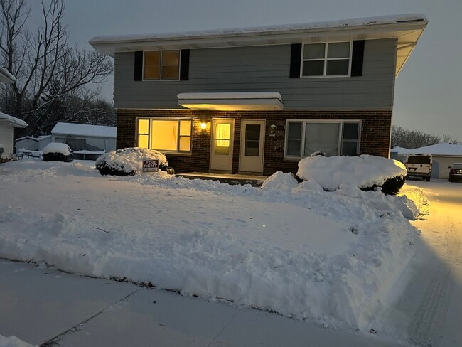 Building Photo - 9307 W Manor Ct