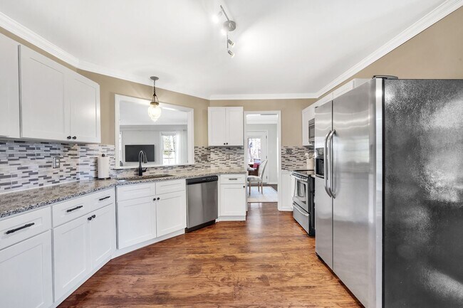 Gorgeous 3 Bedroom House in Mt. Holly! - Gorgeous 3 Bedroom House in Mt. Holly!