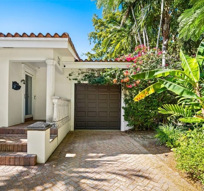 Photo - 300 Manor Pl