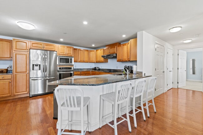 Photo - 1 E Grand Ave