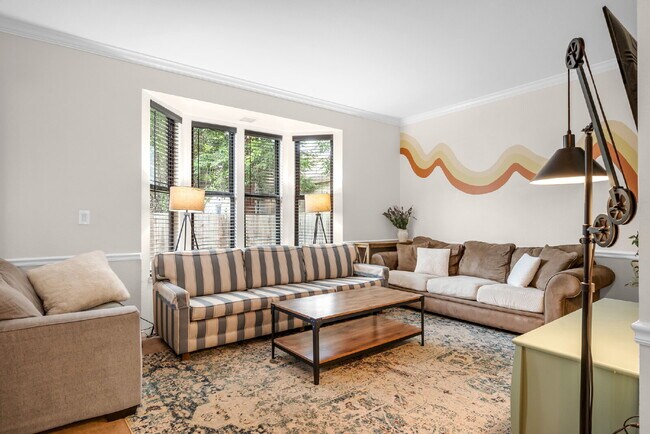 6 month lease available now through March 2027