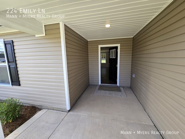 Photo - 224 Emily Ln