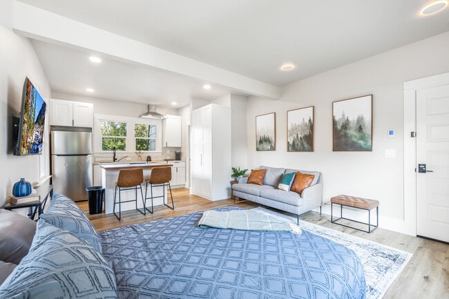 Photo - 944 S Ridgewood Ave