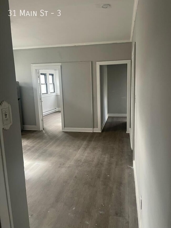 Building Photo - 31 Main St Unit 3