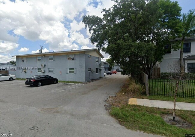 1945 SW 5th Pl Unidad 5
