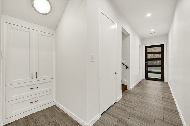 Photo - 707 W Clay St