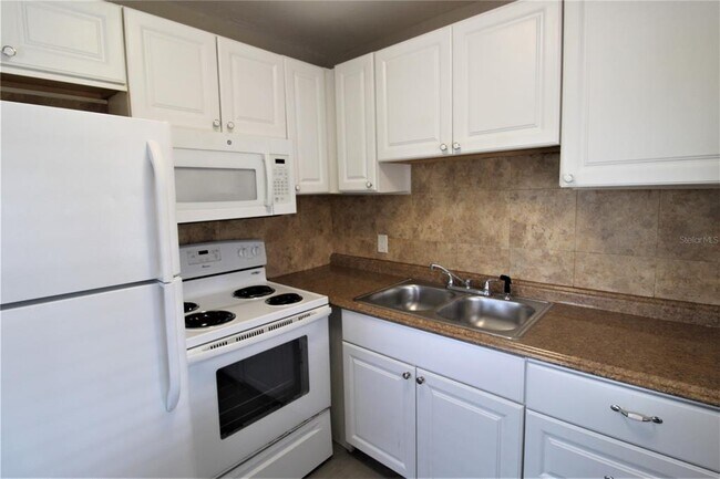 Photo - 3001 Bee Ridge Rd Unit 204
