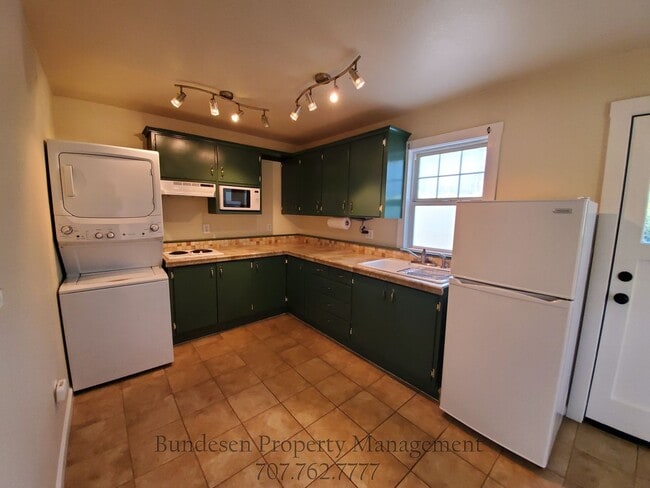 Photo - 9936 Oak St
