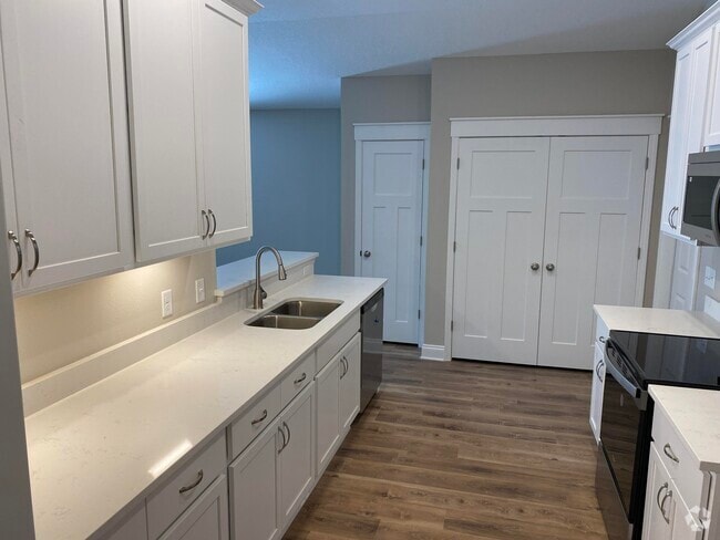 Building Photo - 9238 E River Dr Rental