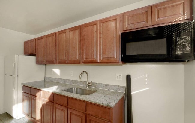 Photo - 212 Orange St SE