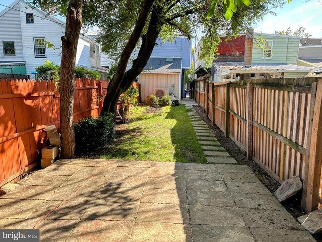 Photo - 213 E 6th St