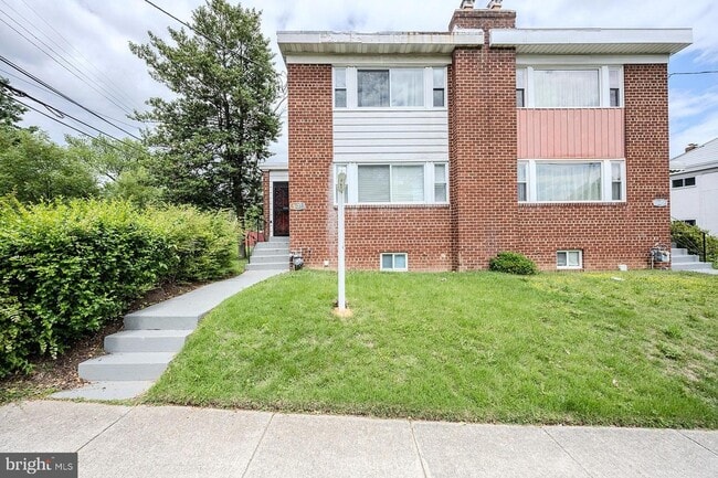Building Photo - 5131 Chillum Pl NE Rental