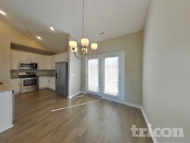 Photo - 319 Wyburn Pl