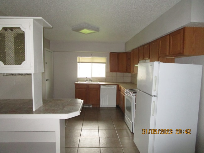 Photo - 8-12 12th St N
