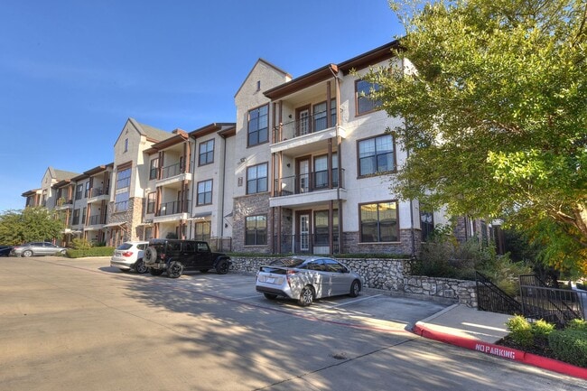 Photo - Charming Home Awaits: Spacious & Modern Living in a Prime Location