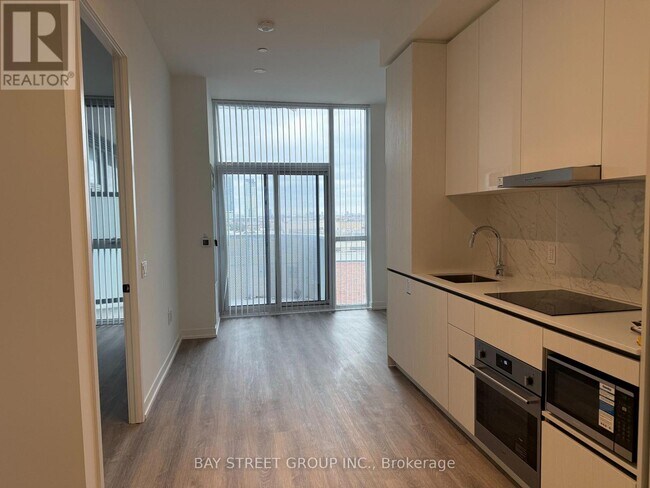 Photo - 8 Interchange Wy Unit 612