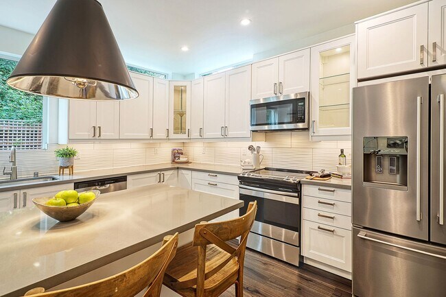 Photo - 6530 Delridge Wy SW Unit 1