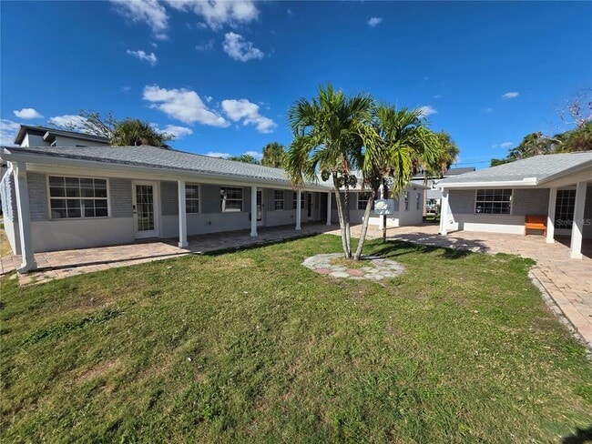 Building Photo - 14225 Palm St Unit 2