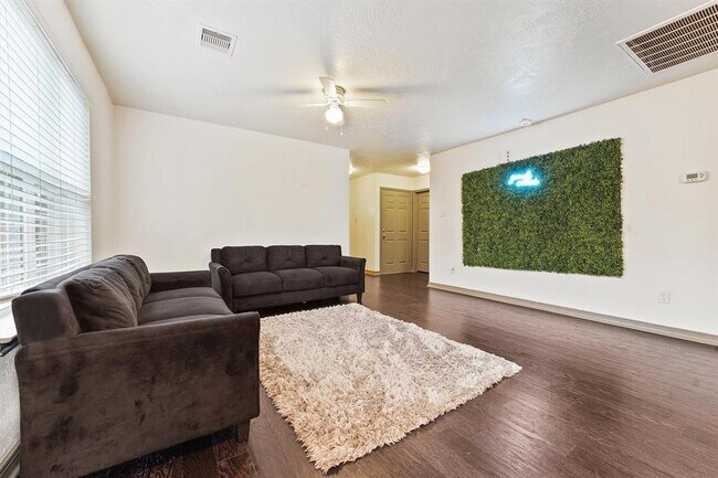 Photo - 8702 Shady Vista Ln