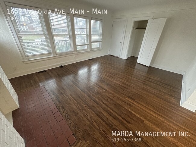 Photo - BEAUTIFULLY RENOVATED 2 BED / 2 BATH MAIN! + HYDRO & GAS Unité Main