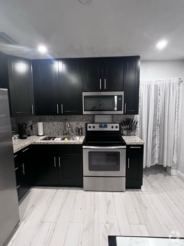 Building Photo - 7140 SW 22nd St Rental